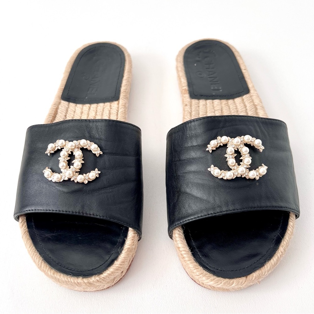 CHANEL | Pearl Embellished CC Logo Black Leather Espadrille Slide Sandals EU 37 - Picture 1 of 14